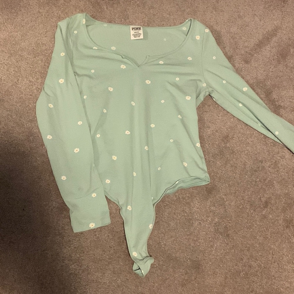 Very adorable notch neck bodysuit sage green with small white daisies